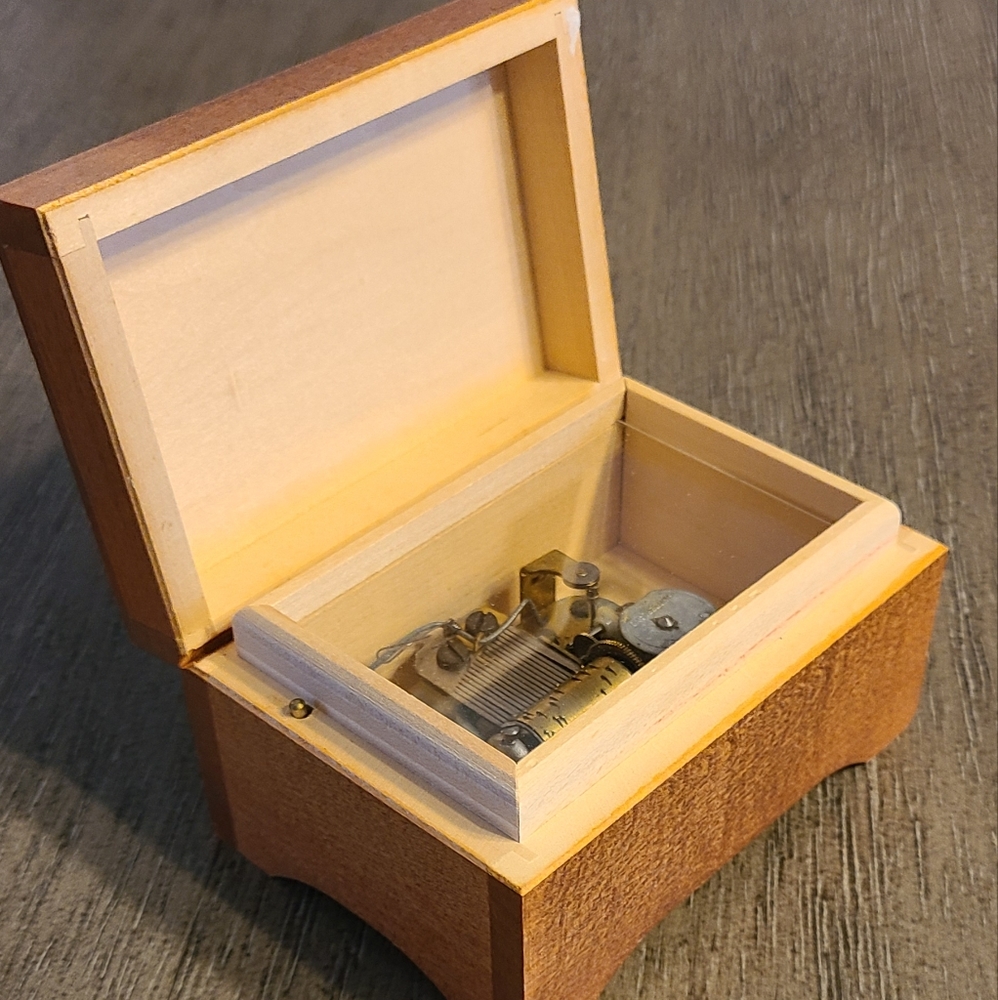 Music Box - Picture 7 of 10